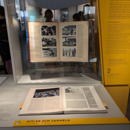 Hitler-Einklebebuch