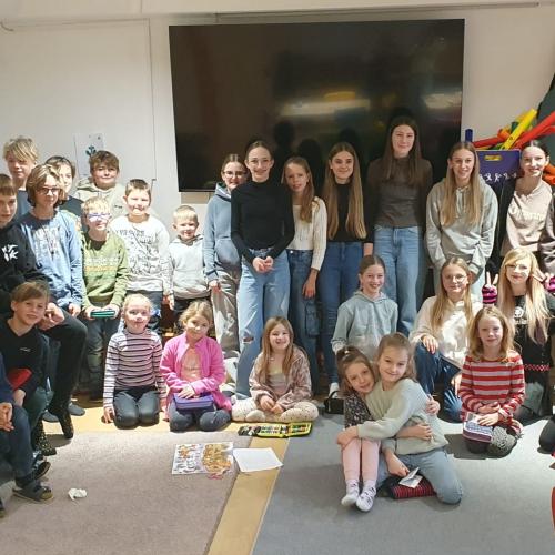 Mittelschule 3. Klasse trifft 1. Klasse Volksschule - Lesepaten