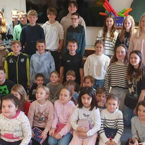 Mittelschule 3. Klasse trifft 1. Klasse Volksschule - Lesepaten