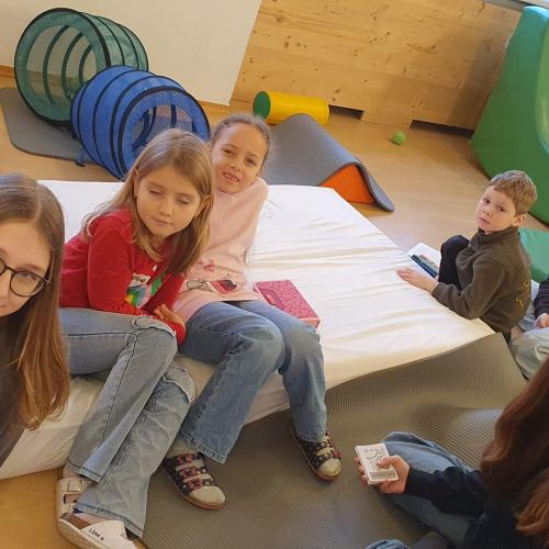 Mittelschule 3. Klasse trifft 1. Klasse Volksschule - Lesepaten