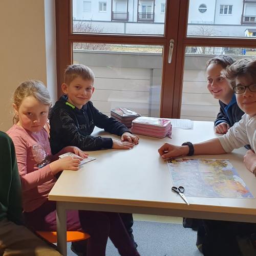 Mittelschule 3. Klasse trifft 1. Klasse Volksschule - Lesepaten