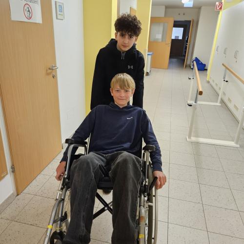Besuch im Wohn- und Pflegeheim Ebbs mit den Jungs der 3. Klassen.