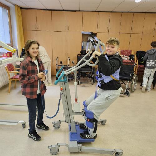 Besuch im Wohn- und Pflegeheim Ebbs mit den Jungs der 3. Klassen.
