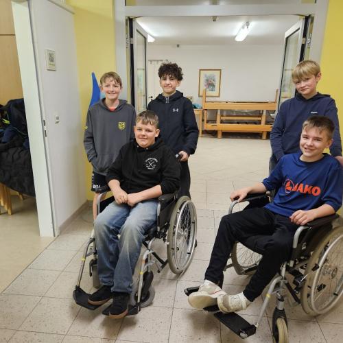 Besuch im Wohn- und Pflegeheim Ebbs mit den Jungs der 3. Klassen.