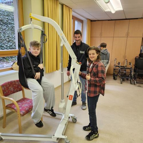 Besuch im Wohn- und Pflegeheim Ebbs mit den Jungs der 3. Klassen.