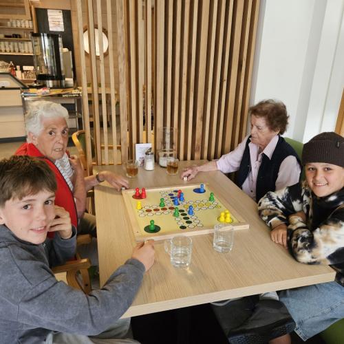 Besuch im Wohn- und Pflegeheim Ebbs mit den Jungs der 3. Klassen.