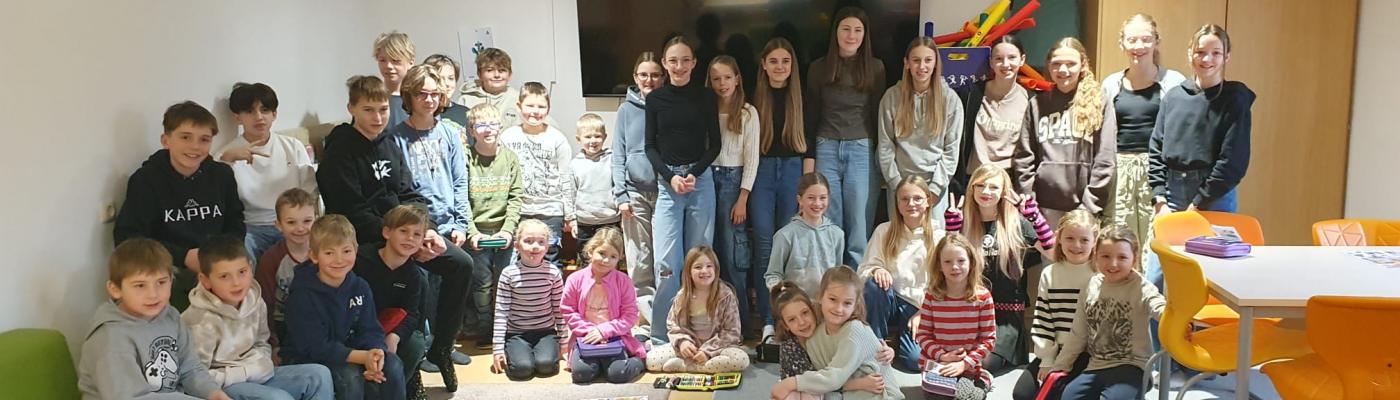 Mittelschule 3. Klasse trifft 1. Klasse Volksschule - Lesepaten